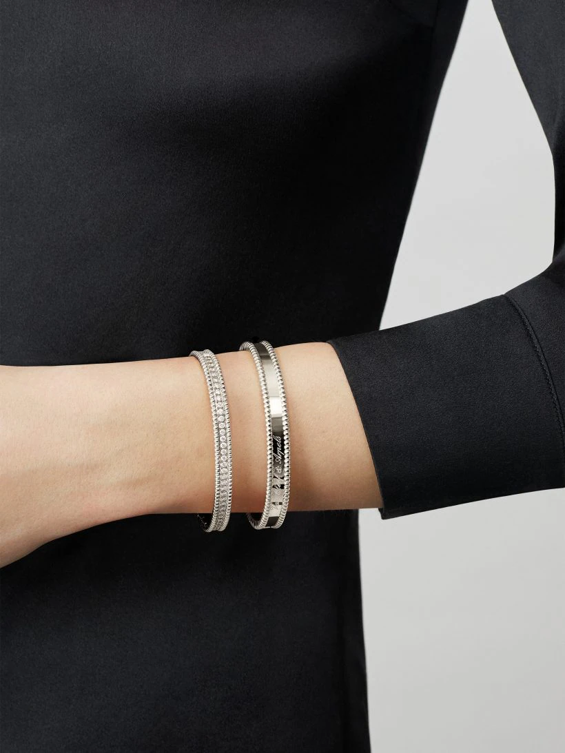 Perlée diamonds bracelet with single row of diamonds, medium model